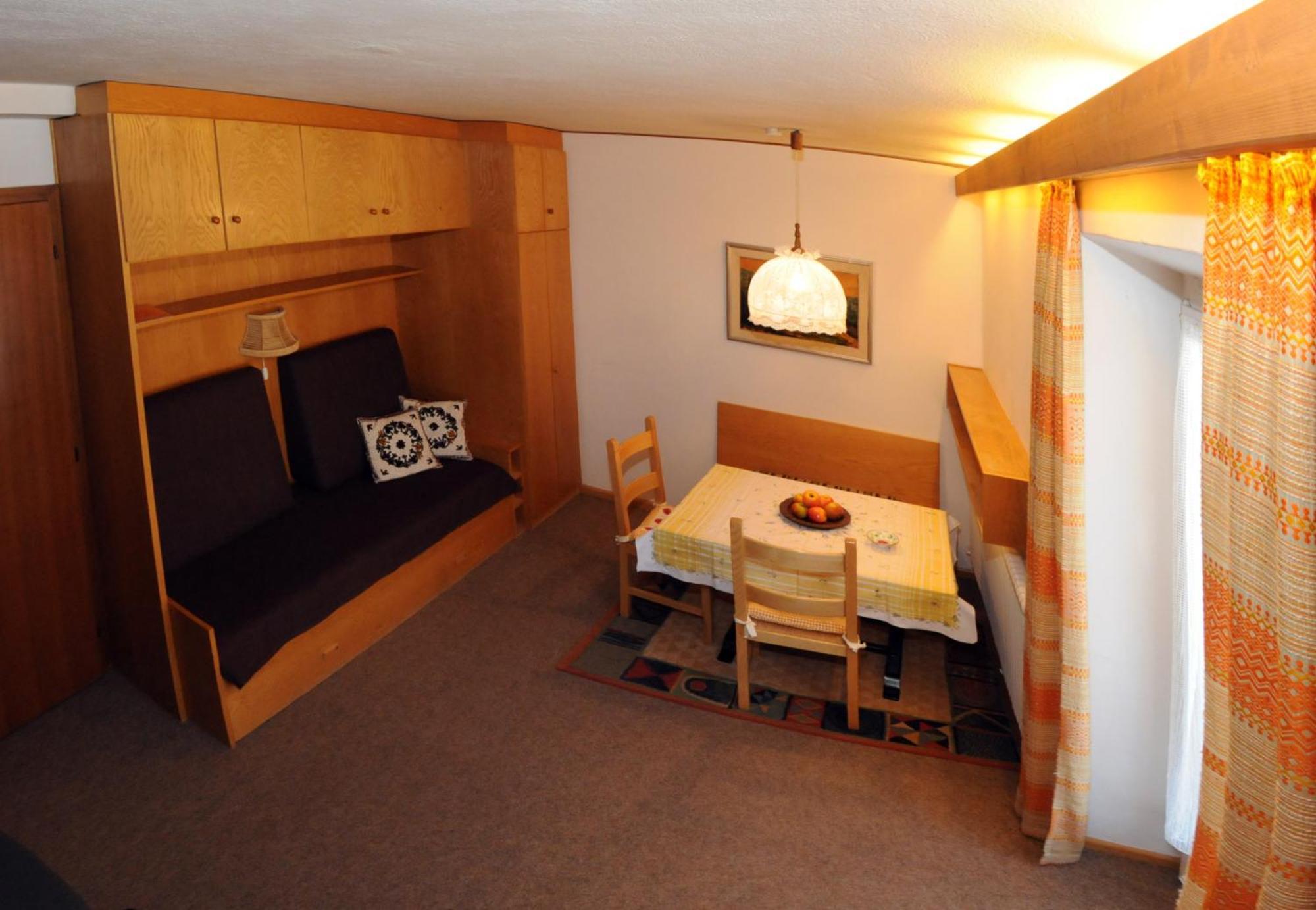 Aparthotel Chris 3*