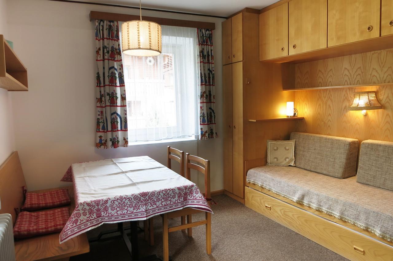 Chris Aparthotel